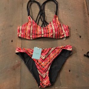 Cupshe bikini - size M - NWT - gray and red